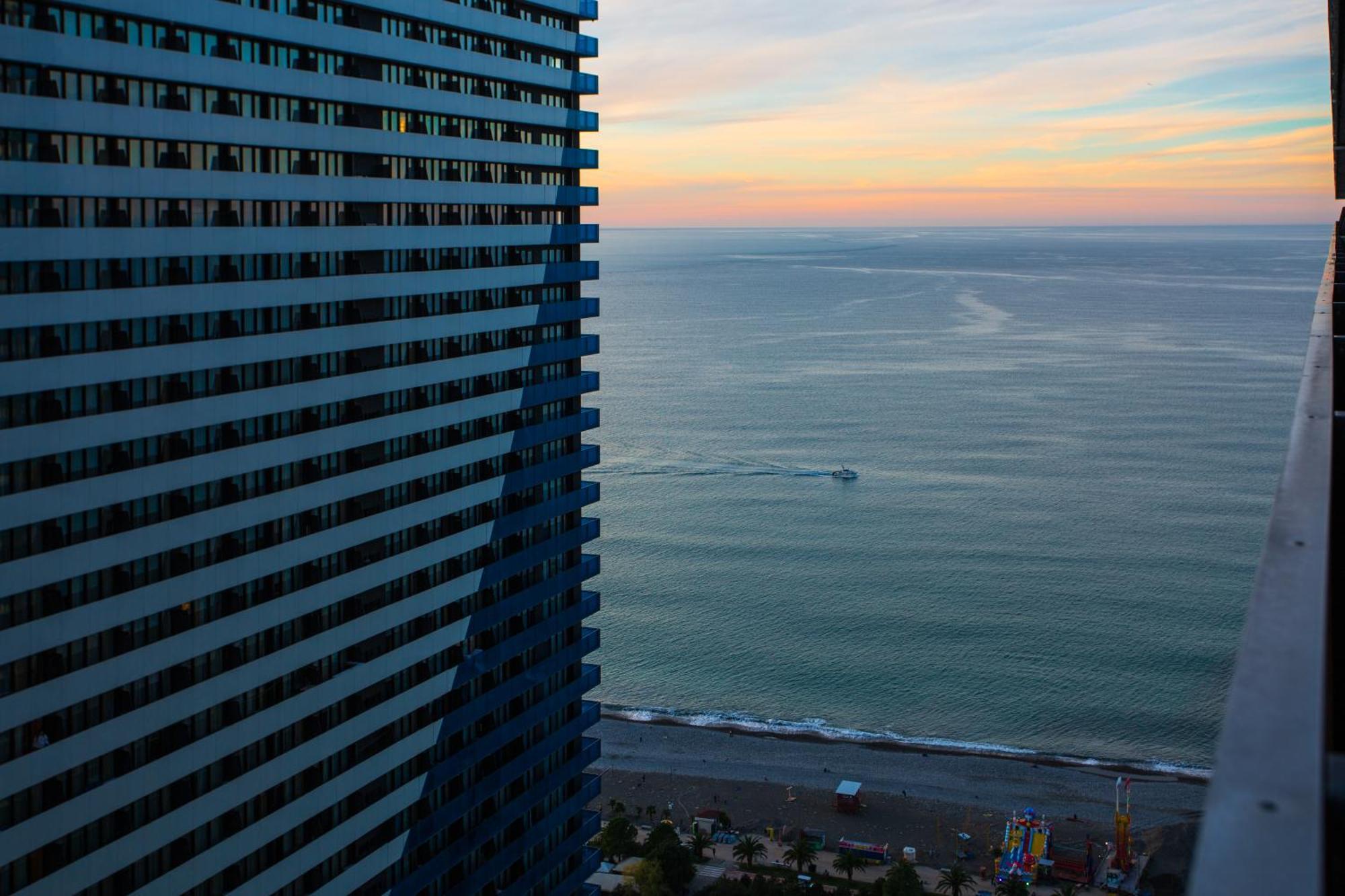 Orbi City Sea View Batumi Bagian luar foto